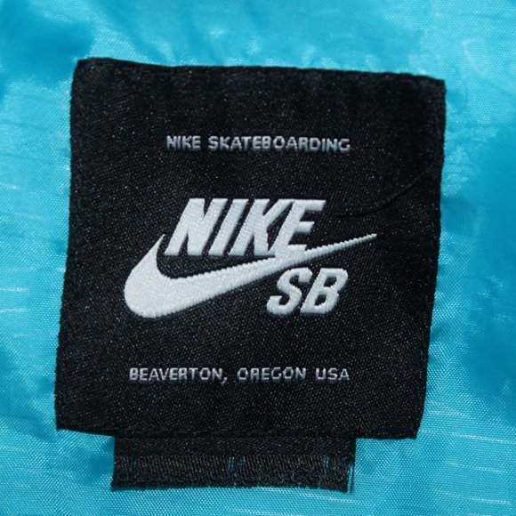 Nike SB Camoflauge Puffer Jacket + Patch - Picture 4 of 9
